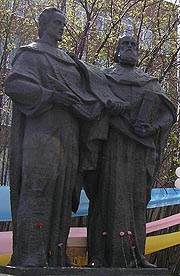 Памятник свв.Кириллу и Мефодию в Мурманске