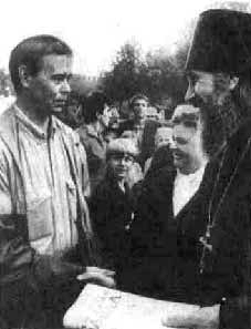 В.Распутин с архимандритом Иннокентием (Просвирниным)