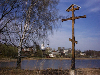 Памятный крест на месте основания города Мышкина. Фото - И. Шафранова