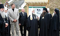 Святейший Патриарх Московский и всея Руси Алексий II поклонился святыням Сарова