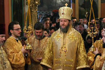 Епископ Моравичский Антоний возглавляет молебен о спасении сербского народа