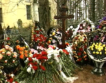 Могила погибшего священника Андрея Николаева и его семьи