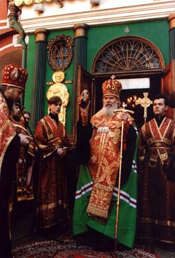 Патриарх Алексий освящает Иверскую часовню у Воскресенских ворот