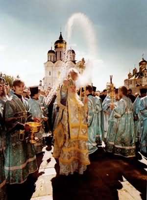 Патриарх Алексий в день праздника Успения Божией Матери в московском Кремле. 28 августа 2000 г.