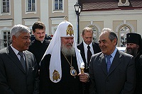 Святейший Патриарх Алексий и Президент Республики Татарстан посетили Благовещенский собор и мечеть Кул-Шариф в Казанском Кремле