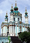 Знаменитая Андреевская церковь в Киеве находится на грани разрушения