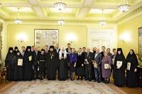 Святейший Патриарх Кирилл вручил награды сотрудникам Московской Патриархии, отмечающим знаменательные даты в 2013 году