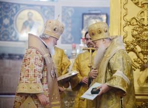Святейший Патриарх Кирилл вручил высокие церковные награды архипастырям, отмечающим памятные даты в 2013 году