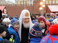 Святейший Патриарх Кирилл принял участие в открытии детского турнира по русскому хоккею на Красной площади в Москве