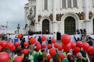 Православная молодежь столицы поздравила Святейшего Патриарха Кирилла с праздником Пасхи
