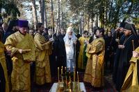 Предстоятель Русской Православной Церкви совершил на русском кладбище Сен-Женевьев-де-Буа молитву о соотечественниках, скончавшихся вдали от Родины