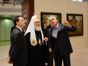 Святейший Патриарх Кирилл посетил выставку художника В.И. Нестеренко в Москве