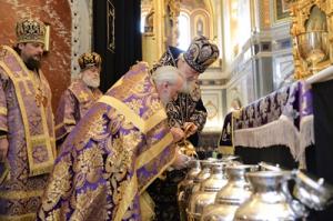 В Великий Четверток Святейший Патриарх Кирилл совершил Литургию и чин освящения мира в Храме Христа Спасителя в Москве