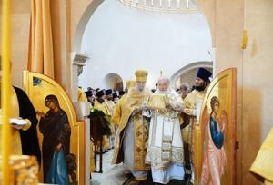 Предстоятель Русской Церкви совершил освящение храма Живоначальной Троицы в поселении Троицк г. Москвы