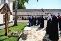Предстоятель Русской Православной Церкви почтил память родственников Патриарха Сергия на месте их захоронения