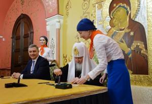 Святейший Патриарх Кирилл принял участие в церемонии гашения почтовой марки «100 лет восстановления Патриаршества в России»