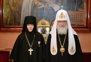 Предстоятель Русской Церкви принял настоятельницу Успенского Пюхтицкого ставропигиального монастыря