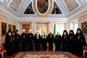 Святейший Патриарх Кирилл вручил награды архиереям, отмечающим памятные даты