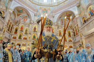 В праздник Покрова Пресвятой Богородицы Святейший Патриарх Кирилл совершил чин великого освящения храма-памятника в честь Всех святых в Минске