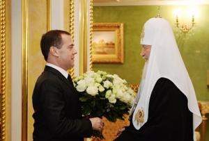 Председатель Правительства Российской Федерации Д.А. Медведев поздравил Святейшего Патриарха Кирилла с днем рождения