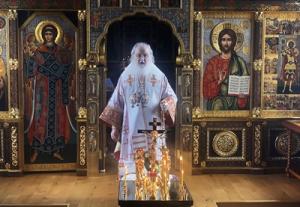 В день Радоницы Святейший Патриарх Кирилл совершил Литургию и пасхальное поминовение усопших