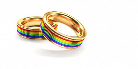 В Чикаго католический священник благословил однополую пару, заявив, что Fiducia Supplicans позволяет это