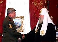 Состоялась встреча Святейшего Патриарха Московского и всея Руси Алексия II с главнокомандующим Внутренними войсками МВД РФ генерал-полковником Н.Е.Рогожкиным Состоялась встреча Святейшего Патриарха Московского и всея Руси Алексия II с главнокомандующим Внутренними войсками МВД РФ генерал-полковником Н.Е.Рогожкиным