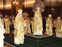 Перед открытием Архиерейского Собора Святейший Патриарх совершил Божественную литургию в Храме Христа Спасителя