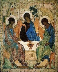 «Приидите, людие, Триипостасному Божеству поклонимся...» (комментарий в аспекте культуры)