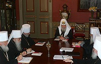 Под председательством Святейшего Патриарха Алексия проходит заседание Священного Синода Русской Православной Церкви Под председательством Святейшего Патриарха Алексия проходит заседание Священного Синода Русской Православной Церкви