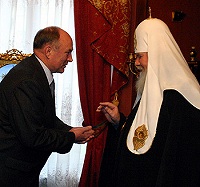 Состоялась встреча Святейшего Патриарха Московского и всея Руси Алексия II с губернатором Вологодской области В. Е. Позгалевым Состоялась встреча Святейшего Патриарха Московского и всея Руси Алексия II с губернатором Вологодской области В. Е. Позгалевым