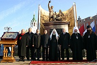 Предстоятель Русской Церкви принял участие в открытии памятника Козьме Минину и князю Дмитрию Пожарскому в Нижнем Новгороде Предстоятель Русской Церкви принял участие в открытии памятника Козьме Минину и князю Дмитрию Пожарскому в Нижнем Новгороде