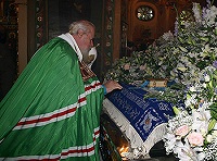 Святейший Патриарх совершил Божественную литургию и молебен в храме святителя Николая в Звонарях Святейший Патриарх совершил Божественную литургию и молебен в храме святителя Николая в Звонарях