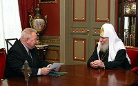 Святейший Патриарх Московский и всея Руси Алексий II встретился с летчиком-космонавтом Георгием Гречко Святейший Патриарх Московский и всея Руси Алексий II встретился с летчиком-космонавтом Георгием Гречко
