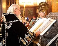 Святейший Патриарх совершил утреню с чтением 12-ти Евангелий Страстей Христовых Святейший Патриарх совершил утреню с чтением 12-ти Евангелий Страстей Христовых