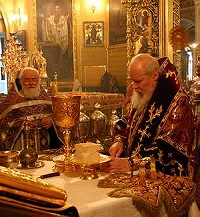 В день воспоминания Тайной Вечери Святейший Патриарх Алексий совершил Божественную литургию и чин освящения мира в Богоявленском кафедральном соборе Москвы В день воспоминания Тайной Вечери Святейший Патриарх Алексий совершил Божественную литургию и чин освящения мира в Богоявленском кафедральном соборе Москвы