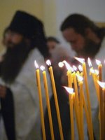 В православных храмах Перми проходит отпевание жертв пожара в ночном клубе В православных храмах Перми проходит отпевание жертв пожара в ночном клубе