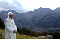 Папа Римский стал почетным гражданином курортного городка в Альпах, где он проводит летние каникулы Папа Римский стал почетным гражданином курортного городка в Альпах, где он проводит летние каникулы