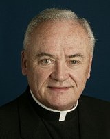 Папа Римский уволил ирландского епископа, обвиненного в сокрытии информации о насилии над детьми в его епархии