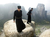 Епископ Артемий и митрополит Амфилохий обменялись посланиями, в которых подвергли друг друга резкой критике Епископ Артемий и митрополит Амфилохий обменялись посланиями, в которых подвергли друг друга резкой критике