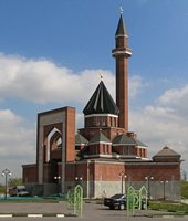 Настоятель московской мечети на Поклонной горе считает, что православных храмов в России достаточно, а мечетей не хватает Настоятель московской мечети на Поклонной горе считает, что православных храмов в России достаточно, а мечетей не хватает