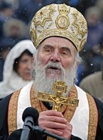 В связи с произошедшими в Белграде столкновениями полиции с противниками проведения гей-парада Патриарх Ириней призвал белградцев вернуть мир на улицы сербской столицы