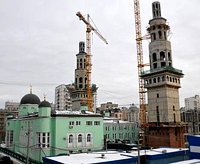 По мнению Романа Силантьева Совет муфтиев России даже приблизительно не представляет, сколько в Москве мечетей и мусульман