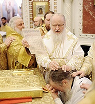 1 января 2012 г., в неделю 29-ю по Пятидесятнице, пред Рождеством Христовым, святых отец, Святейший Патриарх Кирилл совершил Божественную литургию в Храме Христа Спасителя 1 января 2012 г., в неделю 29-ю по Пятидесятнице, пред Рождеством Христовым, святых отец, Святейший Патриарх Кирилл совершил Божественную литургию в Храме Христа Спасителя