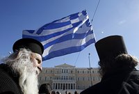 Власти Греции решили сэкономить на образованном духовенстве
