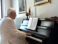 Итальянский журналист подробно описал один день из жизни Бенедикта XVI Итальянский журналист подробно описал один день из жизни Бенедикта XVI