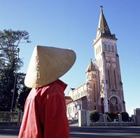 Вьетнамские власти осудили на несколько лет тюрьмы 8 христиан из племени хмонг