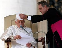Секретарь Бенедикта XVI рассказал о своей работе с Папой Римским Секретарь Бенедикта XVI рассказал о своей работе с Папой Римским