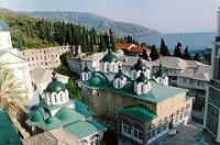 Святейший Патриарх Кирилл совершил Литургию в Покровском храме Русского на Афоне Свято-Пантелеимонова монастыря
