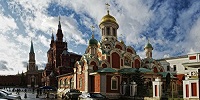Гвинеец забрался на крышу Казанского собора на Красной площади и кричал "Аллах Акбар" Гвинеец забрался на крышу Казанского собора на Красной площади и кричал "Аллах Акбар"